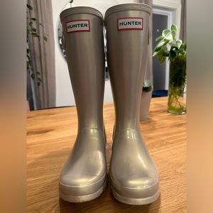 Hunter rain boots in light gold. Brand new!